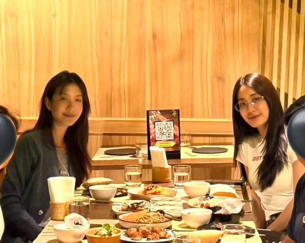 lktarnm's tweet photo. สมองฉันตอนเห็นประโยคนี้

สาววาย : จีบกันต่อหน้ามากกกกกกกกกกก
สินปิน : วัน หยุด กุ ต้อง เจอ มึง อิก แลว ออ วะ https://t.co/CNNzLiFHLf