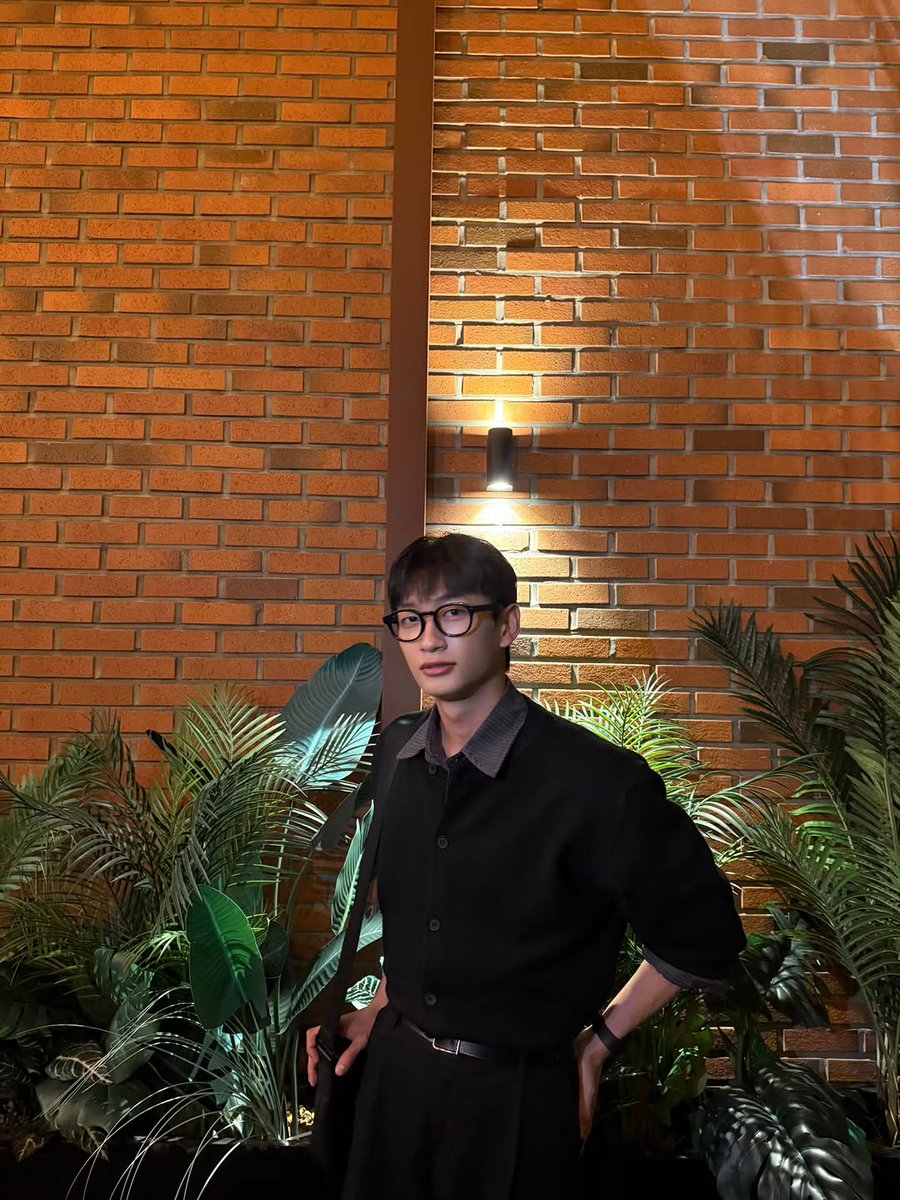 kimtaedongbr's tweet photo. [📸]Atualização de Taedong no instagram @//tae____dong (1/4)

" 👓💐" 

#OMEGA_X #오메가엑스   #TAEDONG   #태동 #iykyk  @OmegaX_members   @OmegaX_official https://t.co/ynBiXMh38a