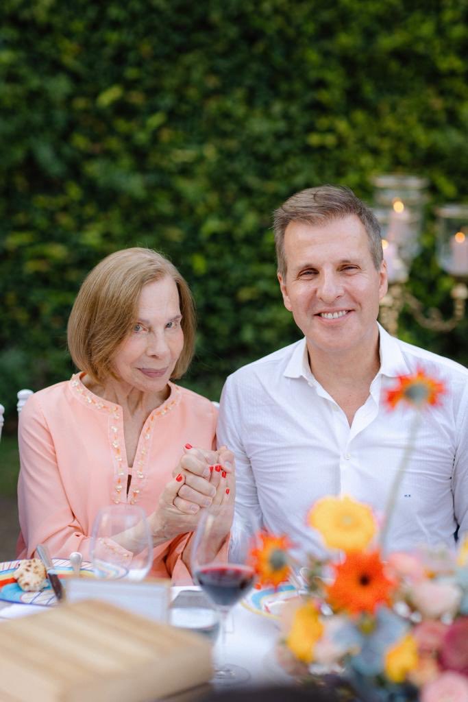 Feliz día para todas las madres argentinas que con sus enseñanzas diarias, nos hacen mejores personas. En especial a mi madre, la mejor del mundo, que con sus 94 años es un ejemplo de vida. #BeatrizRodriguezGauna