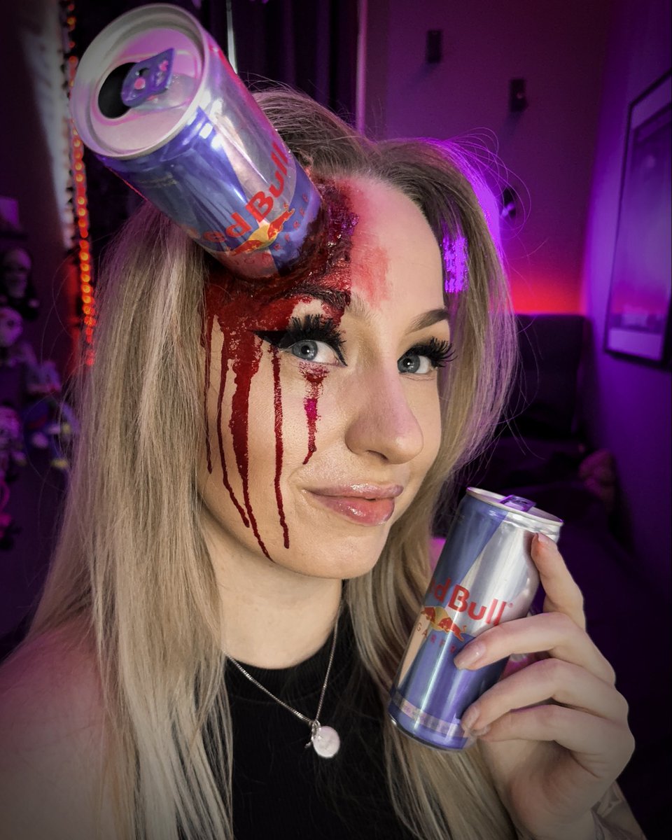 ”RedBull gives you wings.” I think mine misfired 🤭🩸 <a href="/RedBullSweden/">Red Bull Sweden</a> #fakeblood #sfx 

🔴 Catch my brain trauma live now at twitch.tv/beckielane