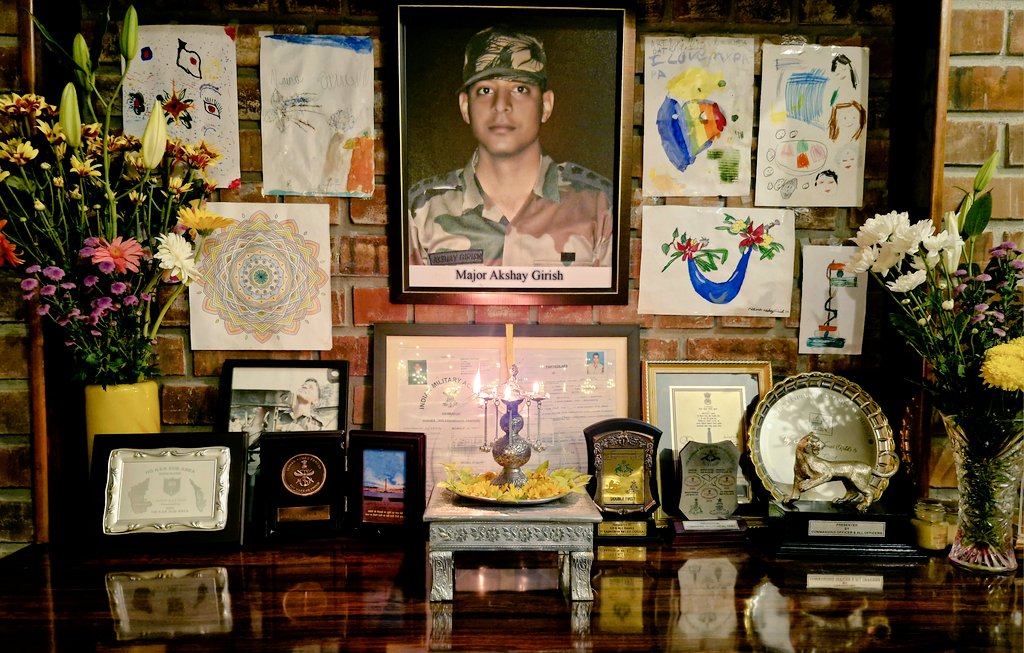 My raja beta
Loved the festive season
And his Ma... 
Loves the glow on his face

Celebrating victory of good over evil
Prayers for our  braves to be safe 🙏 
Away from home, at our borders
Shubh Narakachaturdasi to all 🙏