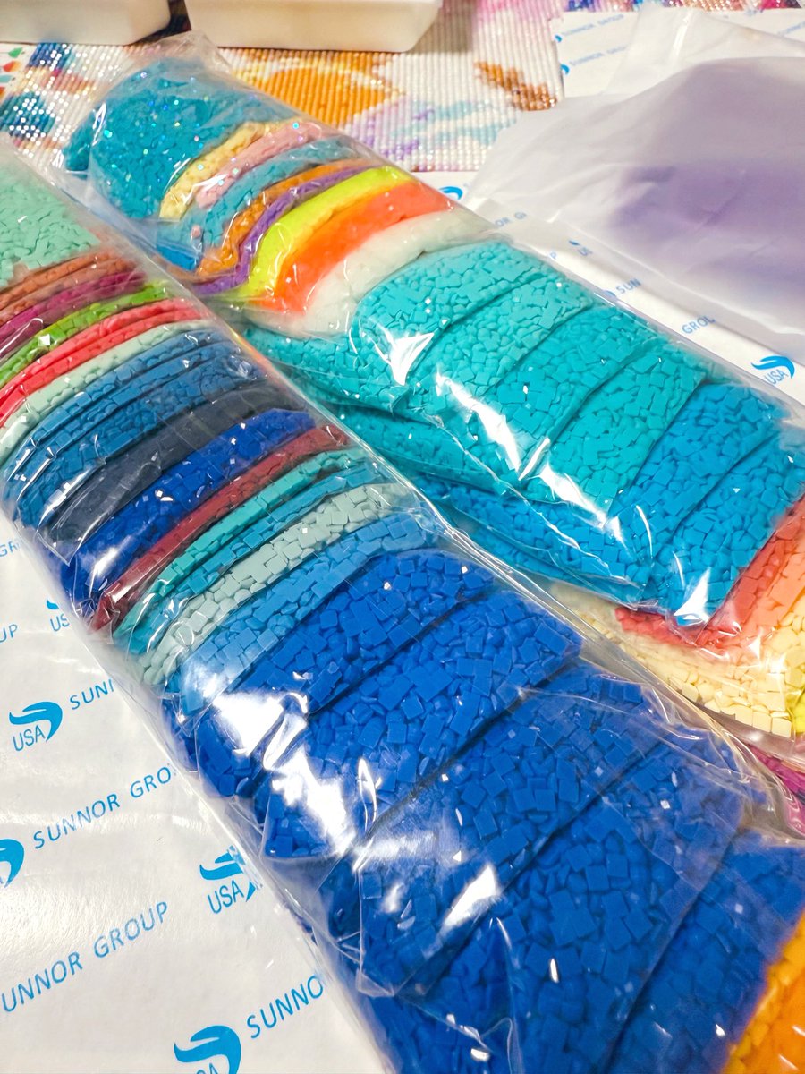 ss_DA_log's tweet image. LABOさん届いて開封
まだ手持ちストックの最後を作成中だからチラ見だけ
作品も大きいけどビーズの量が今までの倍以上あって楽しみすぎる☺️ᩚ🫶