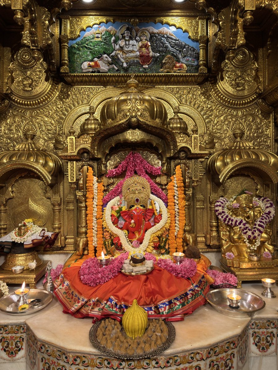 🙏 गणपती  बाप्पा मोरया 🌺मंगलमूर्ती मोरया 🙏१९/१०/२०२५
🙏Ganapati Bappa Moraya 🌺 Mangalmurti Moraya  🙏19/10/2025