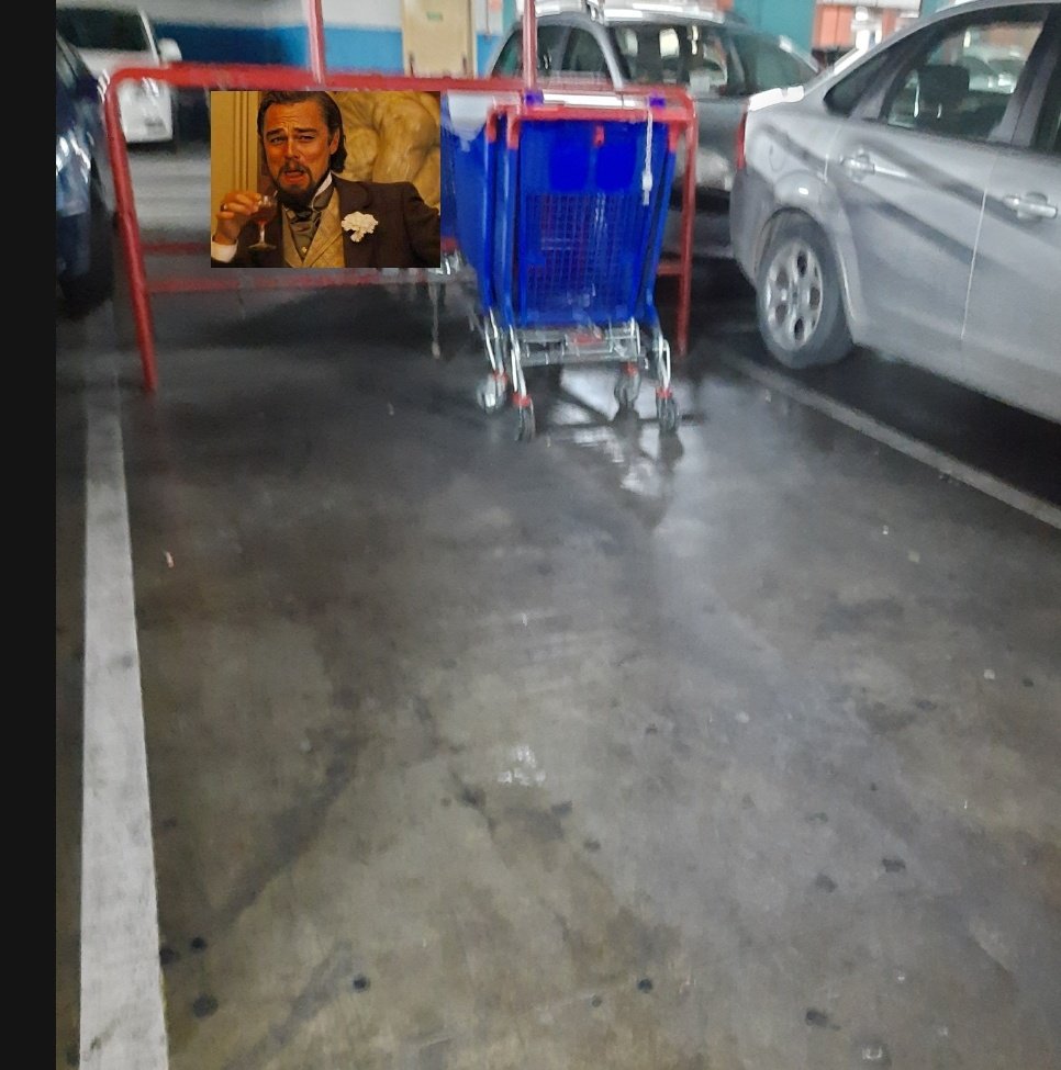 Yo: qué bien, por fin un sitio libre.
El sitio libre: