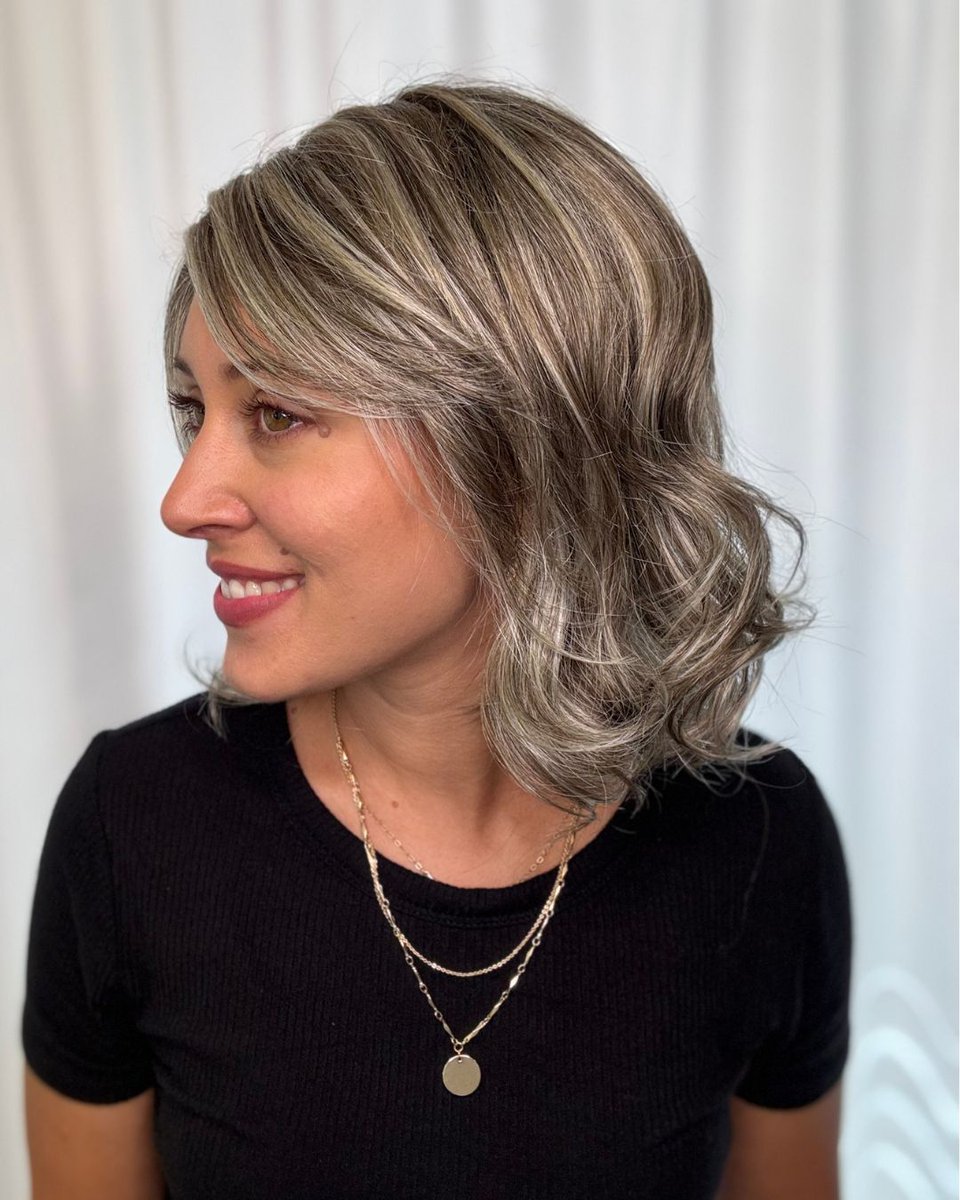 pattispearls's tweet image. A cute, wavy style with texture! Briar by Noriko in Frosted Mushroom-R 🩶🍄

Shop it here: wigsbypattispearls.com/products/briar

#wigsbypattispearls #thinhairsolutions #tryon #alternativehair #hairlosssolutions #hairconfidence #reneofparis #noriko