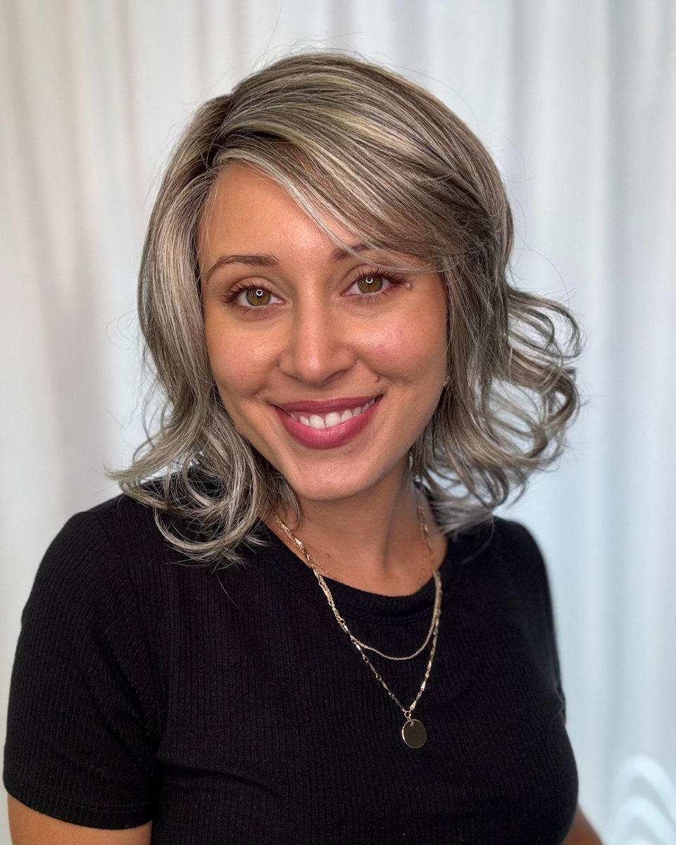 pattispearls's tweet image. A cute, wavy style with texture! Briar by Noriko in Frosted Mushroom-R 🩶🍄

Shop it here: wigsbypattispearls.com/products/briar

#wigsbypattispearls #thinhairsolutions #tryon #alternativehair #hairlosssolutions #hairconfidence #reneofparis #noriko