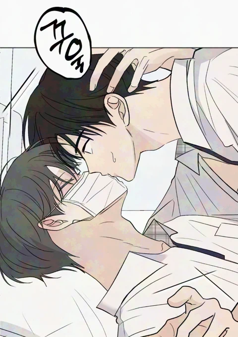 아파서 꿈이랑 현실이랑 구분 못해서 헤롱헤롱한 상태로 형아랑 마스크 하나를 가운데 두고 입술 도장 꾸욱 찍고 할짝이구..... 연하란몰까 