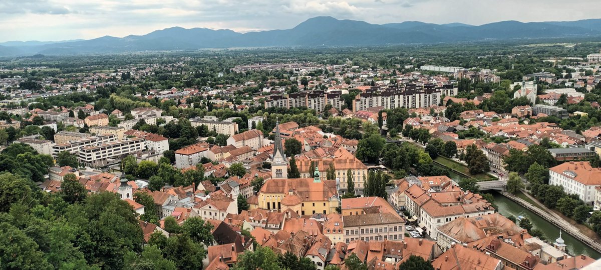 IrlEmbLjubljana's tweet image. #onthisdate in 1904 #JamesJoyce made an unplanned visit to #Ljubljana (thinking it was #Trieste), which is commemorated at the city’s train station. If you are planning a visit to #Slovenia (or Trieste!), check out @dfatravelwise and our travel advice: bit.ly/43jGTr6