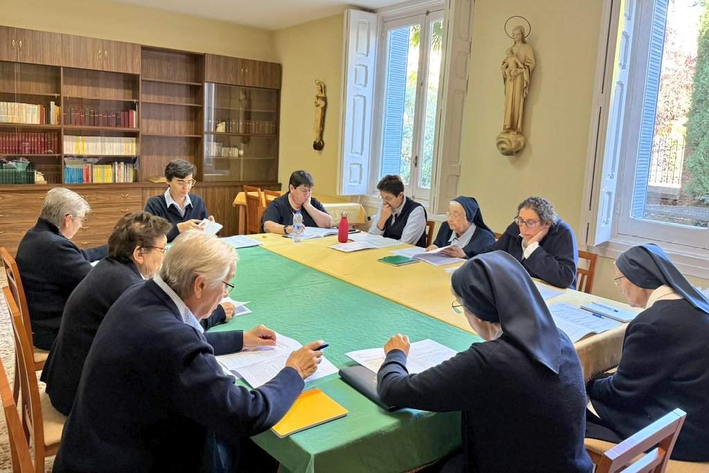 🏁 Pistoletazo de salida para la 1ª #AsambleaProvincial de nuestra Provincia España Centro: artesanas de paz y esperanza 🕊.

🏺Seamos creativas y audaces para transformar la realidad, convencidas de que el Espíritu es el primer Artesano. 

#HermanasSirvientes