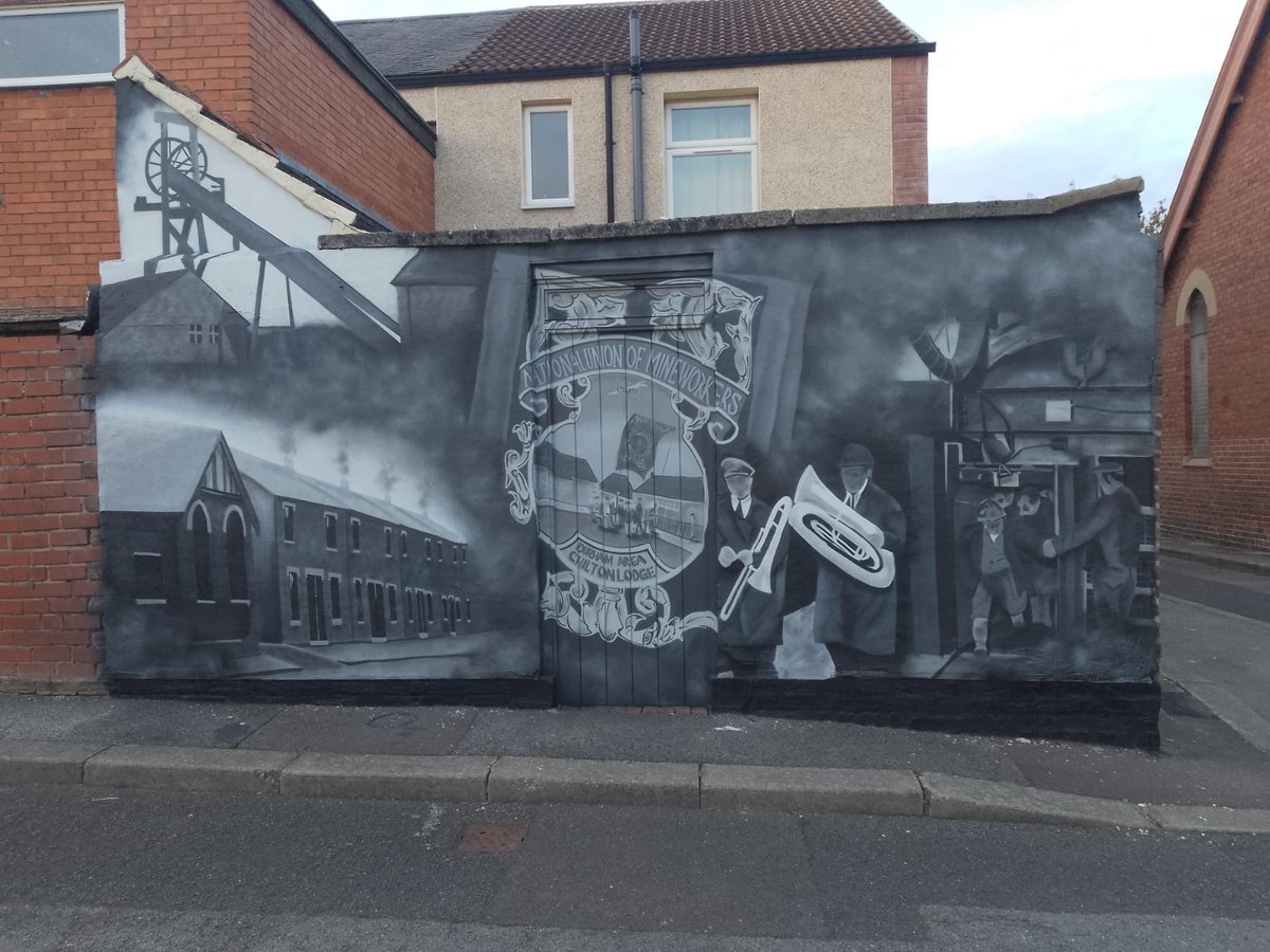 This stunning mural 👇 on my aunt’s yard wall which she recently commissioned beautifully honours  Chilton in Co Durham proud mining heritage. It captures the spirit of the coal miners, their community, and the deep bonds of solidarity and resilience that shaped the local history