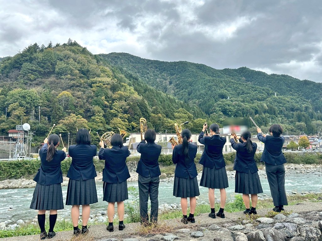 NoA_wind_tuba's tweet image. #KWB は3期が卒業して新体制、4期5期メンバー計8人(とオッサン)が山奥でヒッソリ(？)と楽しみます!!!
8人もいたら出来ることはたくさんある！信じて突き進んでいきまーす✨
#吹奏楽部 #音楽は心
#極小編成吹奏楽部 #少人数吹奏楽