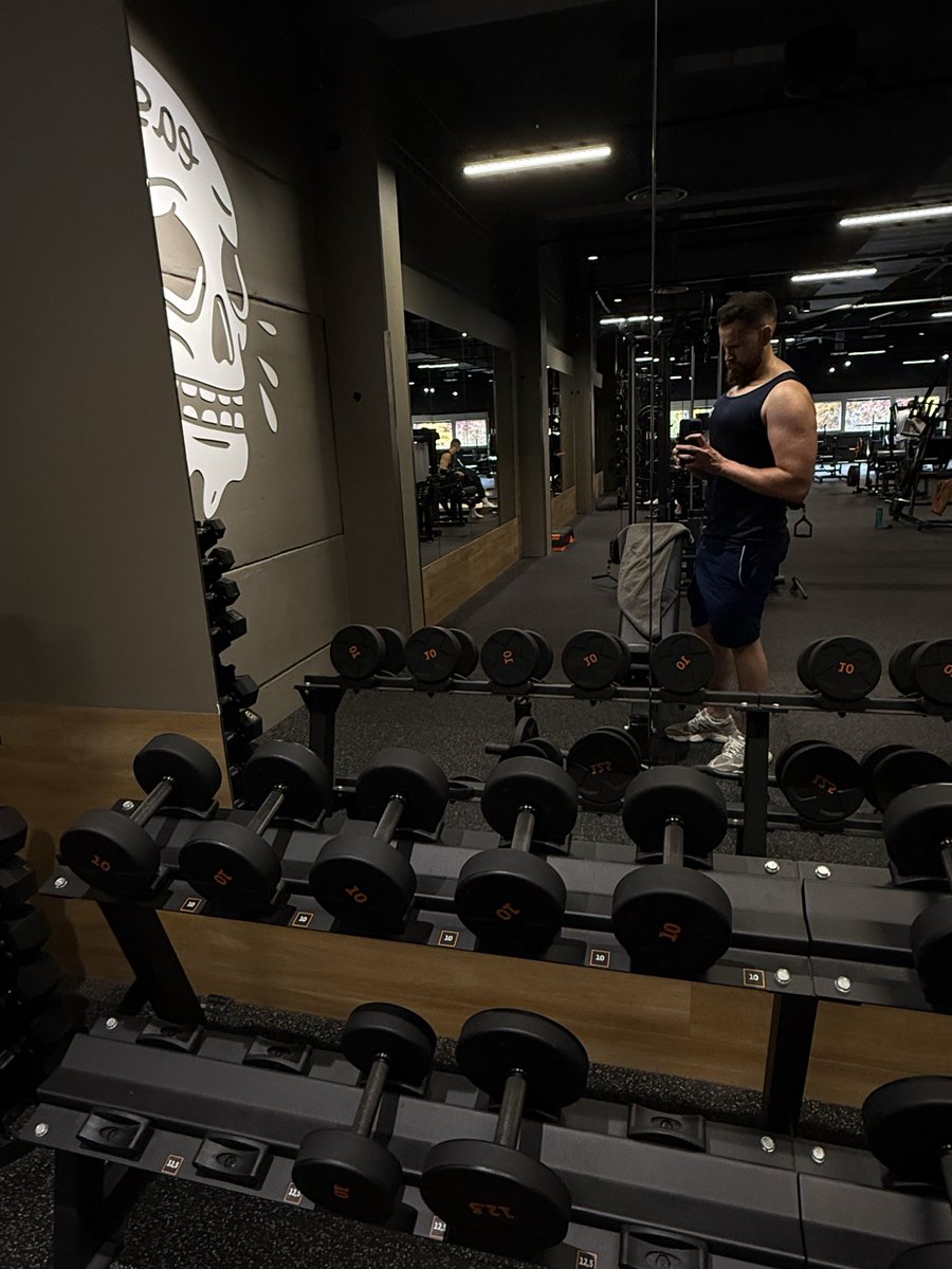 mxpale's tweet photo. #gym https://t.co/BNafAWkRzK