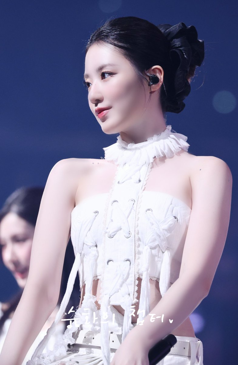 chapter_ysh's tweet image. 251019

🤍🤎

#아이들  #여자아이들 #GIDLE #IDLE  
#슈화 #SHUHUA #舒華