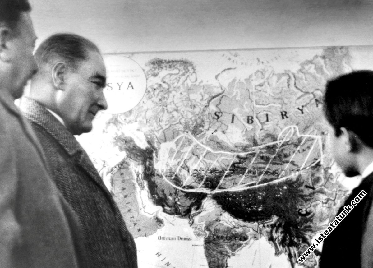 militerenstitu's tweet image. Mustafa Kemal Atatürk&apos;ün Samsun Lisesi&apos;nde tebeşir ile çizdiği &quot;Türk ana yurdu&quot; haritası.