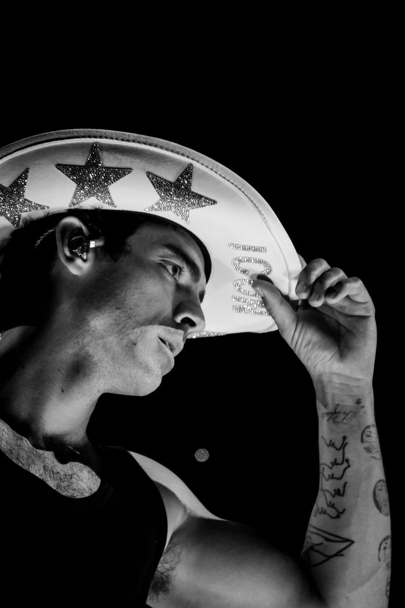 He is an icon. He is the moment ⭐️🤠