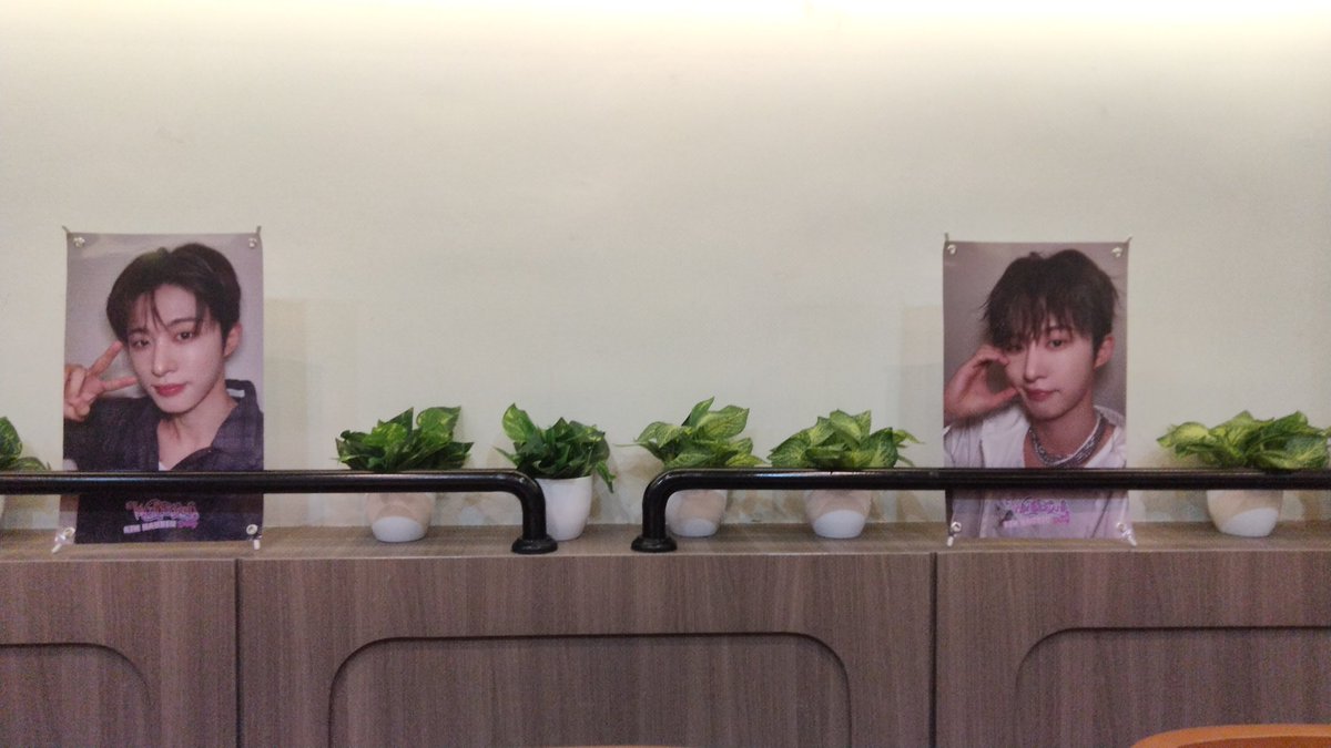 amandaselfia88's tweet image. Thankyou @binfinity131 udah ngadain event bday B.I @BI_131official
Dapet freebies juga dari ID's. 

#BI #비아이 #김한빈