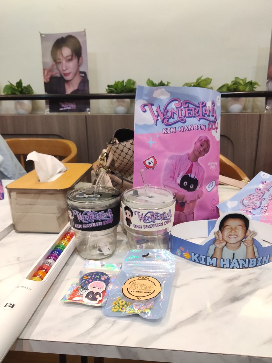 amandaselfia88's tweet image. Thankyou @binfinity131 udah ngadain event bday B.I @BI_131official
Dapet freebies juga dari ID's. 

#BI #비아이 #김한빈