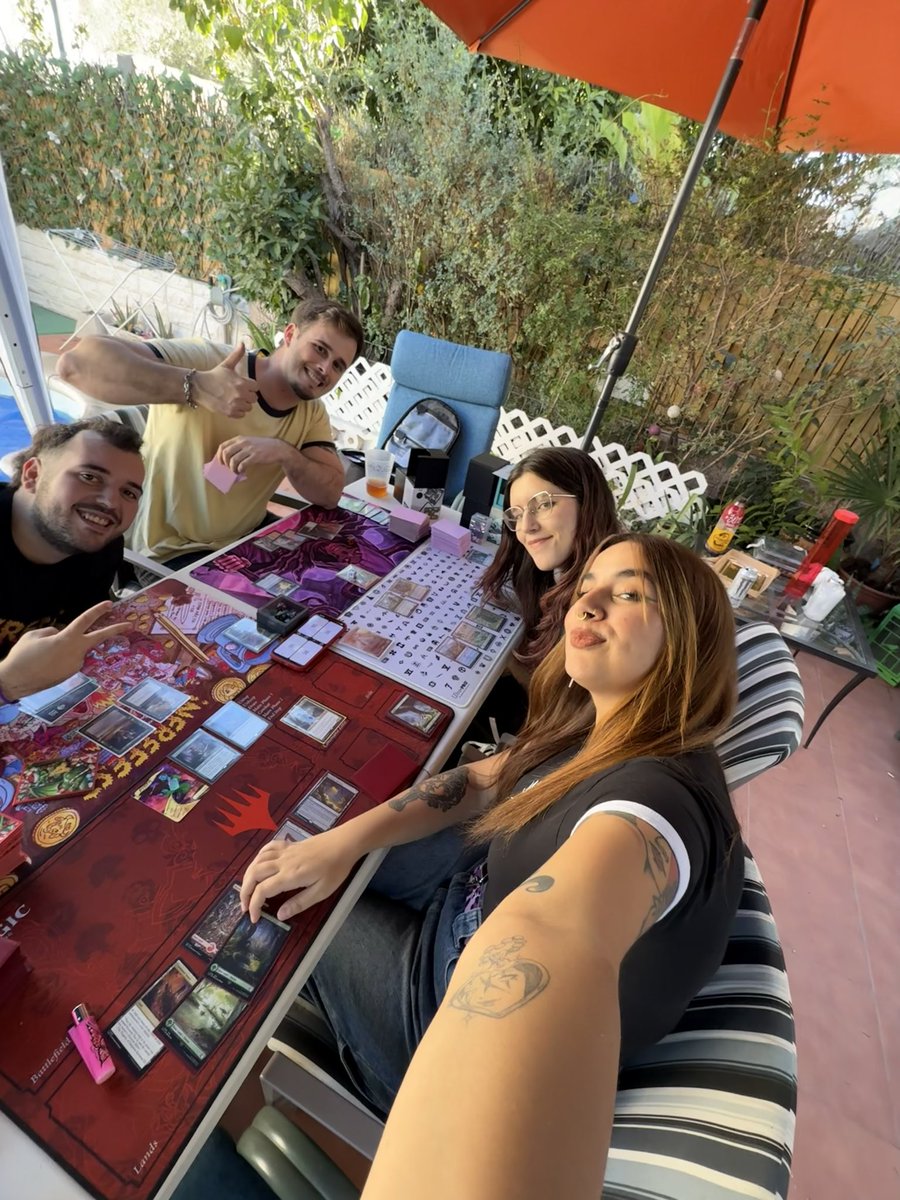 Magic Mujeres x Commander United x Café y Cartones pod del infierno ❤️
