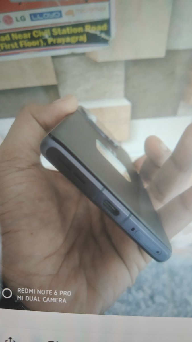 Strange_Rahul's tweet photo. Issues as they are not able to paste it properly after changing screen assembly,🥲 visited the sc 7 8 times for this issue.😮‍💨😤
#OnePlus15 @oneplus https://t.co/aEYo2F4sH3
