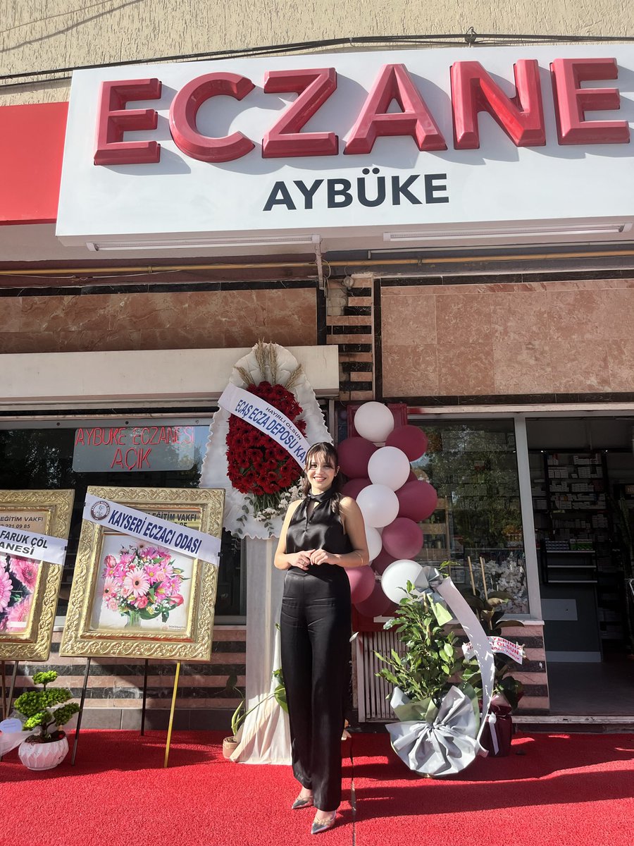 Solmuş eczane yazısına rağmen çiçekler açtırdım.🌸 her fav bir allah bereket versin duası 🪬🧿