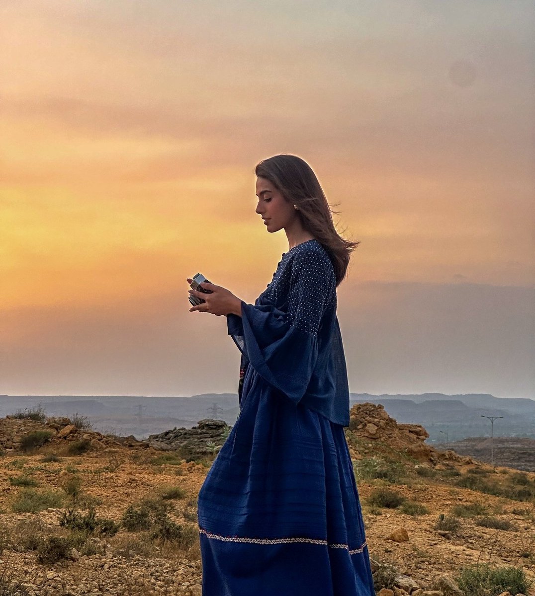 kaafikhoobsurat's tweet photo. She is so pinterest coded ✨️🌻 https://t.co/kFdGmAO4zB