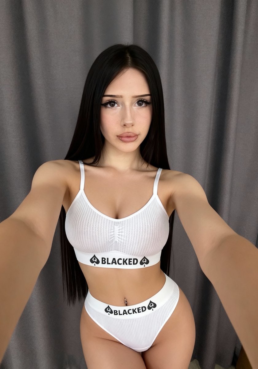 Vanilla girl or blacked?♠️