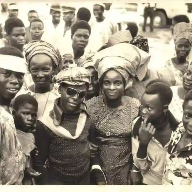 AfricaFactsZone's tweet image. Nigerian Musician, Shina Peters started his career at age 10, bought his first land at age 12, had his first child at age 14, bought his first car and built his house at age 16.
He was travelled to London to perform at age 12.
