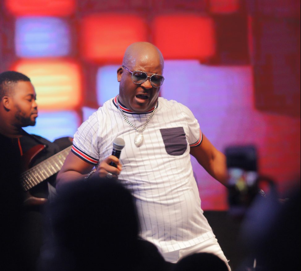 AfricaFactsZone's tweet image. Nigerian Musician, Shina Peters started his career at age 10, bought his first land at age 12, had his first child at age 14, bought his first car and built his house at age 16.
He was travelled to London to perform at age 12.