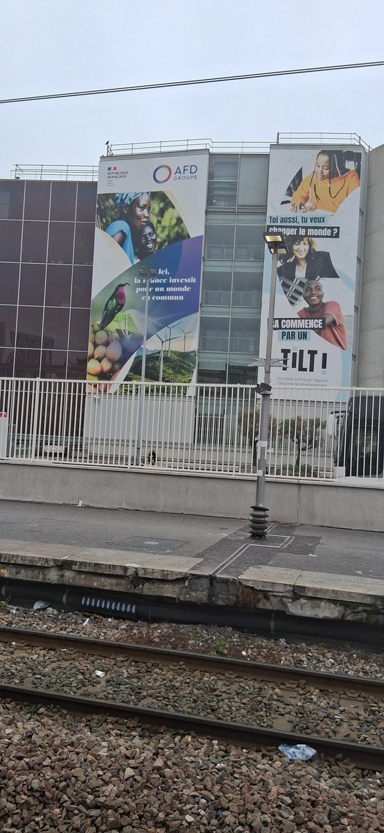 La France investit pour un monde en commun ouai ne t’inquiètes pas, ils gèrent ce n’est pas le bordel.