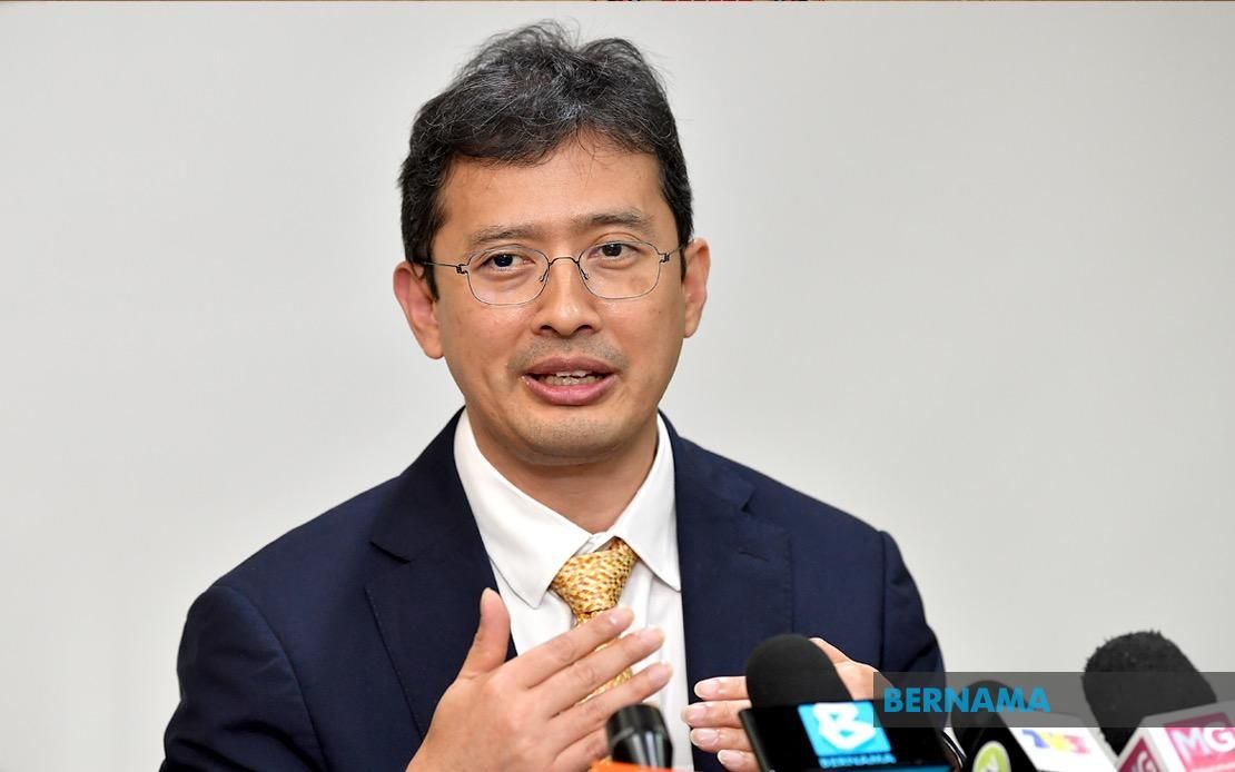 NewsBFM's tweet image. Most Malaysians use less than 180 litres of RON95 petrol a month, while those fully utilising the 300-litre subsidy limit are mostly in border states, said Treasury Sec-Gen Johan Mahmood.

Among them, over 80 users with only motorcycle licences had already hit the quota,…