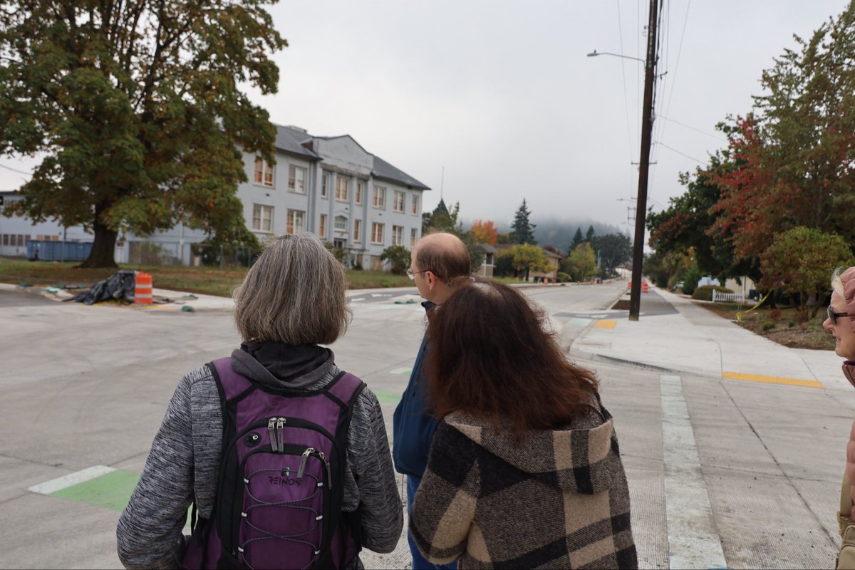 SeanVanGordon's tweet photo. Celebrated Walktober with a community walk through Washburne, Mill Street, and Downtown Springfield. Shared stories about the Springfield Sign, downtown lights, and how our history keeps shaping our future. 🍂🚶‍♂️ #Walktober #SpringfieldOregon #SpringfieldHistory https://t.co/i1XdYJanFo