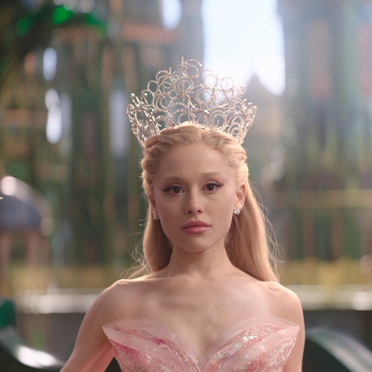 TheWickedSource's tweet image. Imagine if Ariana releases a Glinda inspired album similar to how Lady Gaga released “Harlequin” for the second Joker movie…