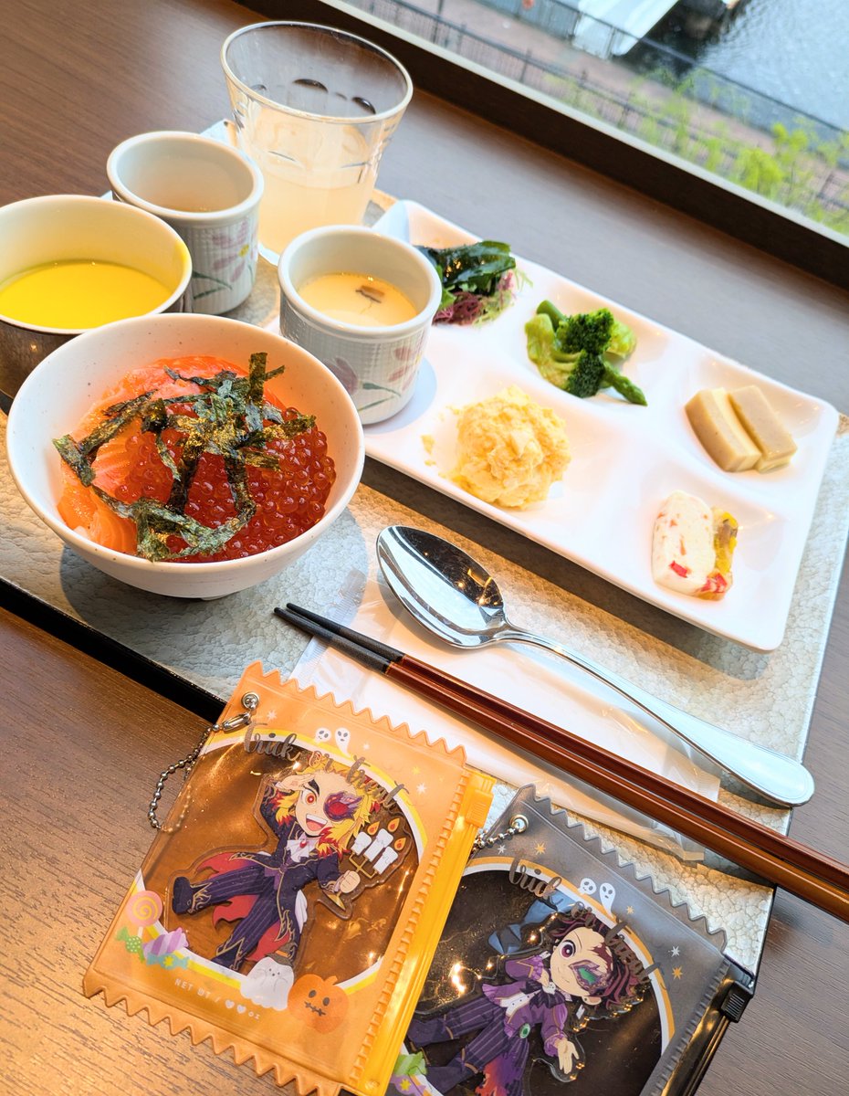 sui_hydrangea83's tweet photo. お久しぶりです。
すぱーくにおてつだい参加してました！！お疲れ様でした！
美味しいものいっぱい食べました☺️ https://t.co/iCwGV3xBZt