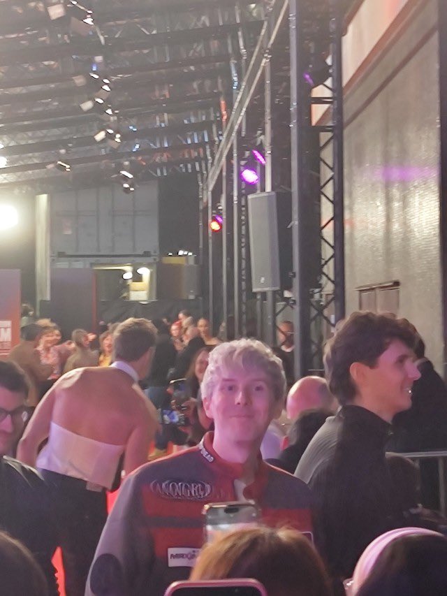 people meeting dnp tweet media