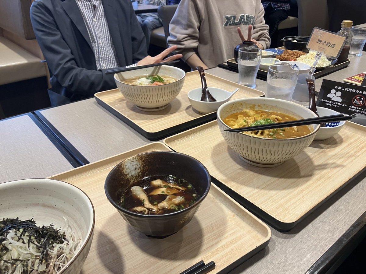tabecafe_kanto's tweet photo. 本日、夢庵さんで第一回ほとカフェを開催しました✨

それぞれ好きなうどんやシャインマスカットのデザートを楽しみながら、
日頃の悩みや最近の出来事をゆったりお話ししました☺️🍀

美味しいごはん×あたたかい会話で、
あっという間のひとときでした！

#会食恐怖症
#会食恐怖 https://t.co/SUEHRqV06S