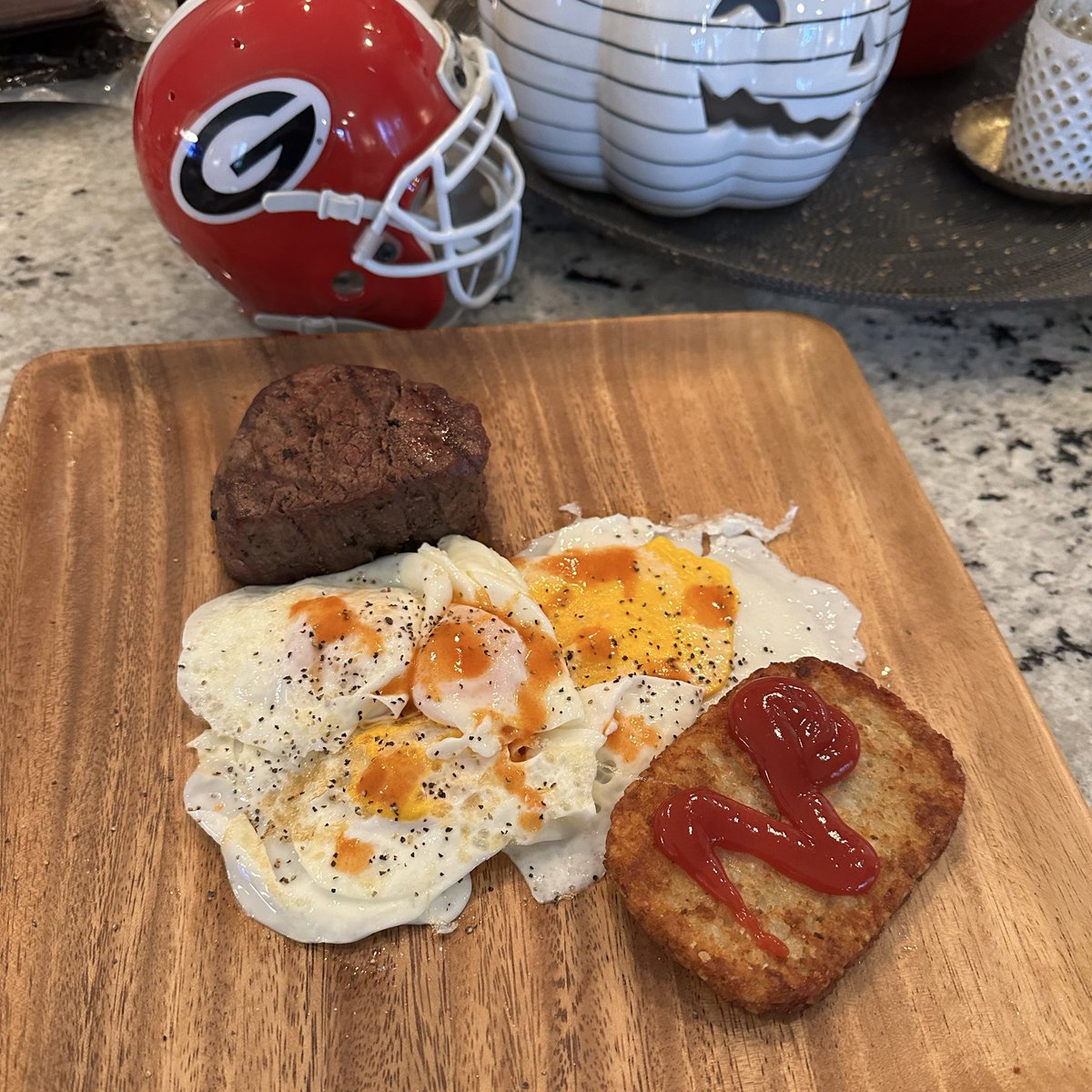 DawgsonTap's tweet photo. Nothing better than a big boy breakfast after a big dog win! #GoDawgs https://t.co/iGt9JcpHgp