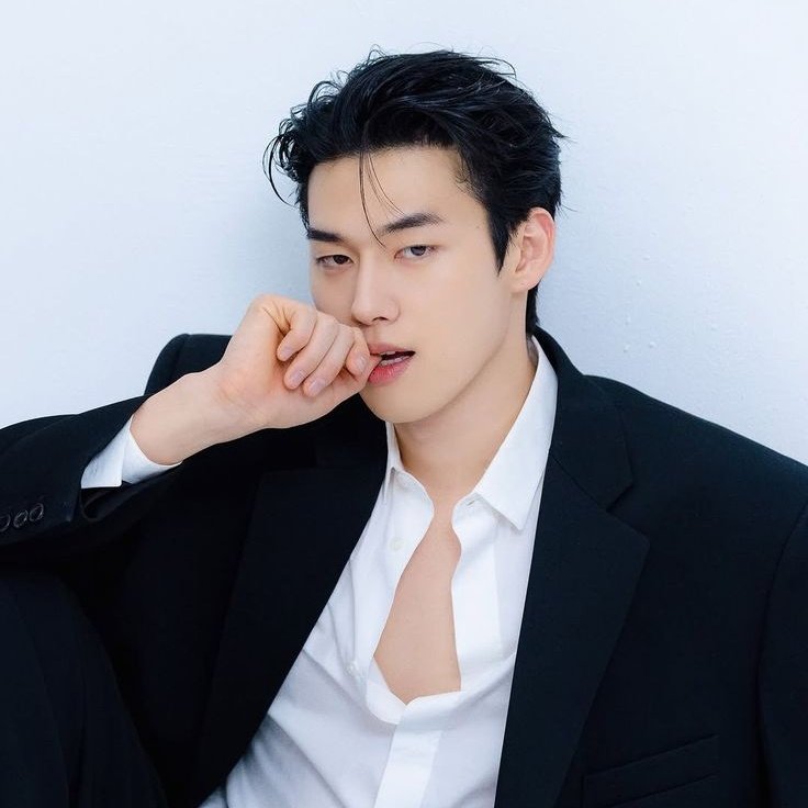 pindah akun ke @penuqlis tweet media