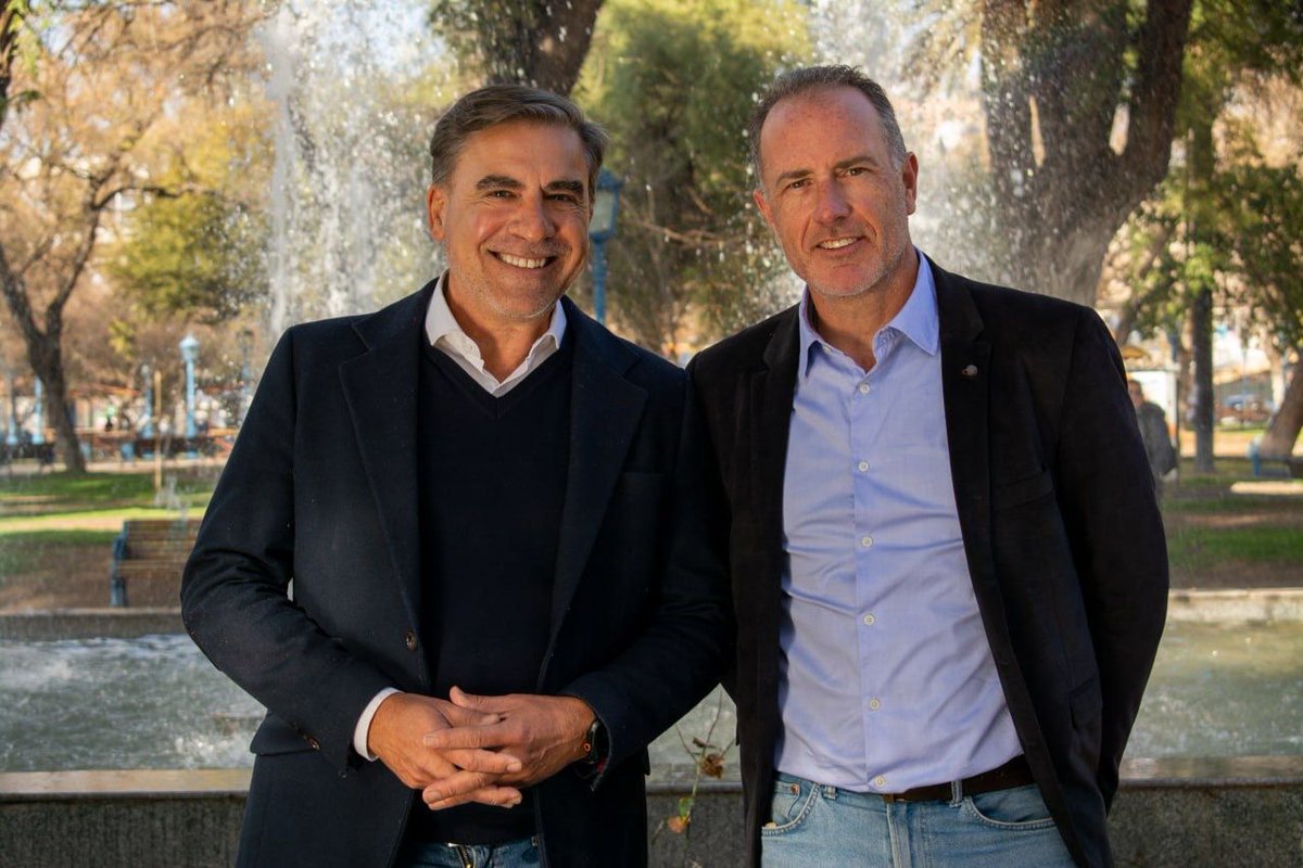 #VerdeFuturo Tras el raid de encuestas y entrevistas a Cornejo del domingo, Vadillo desenmascara el show obvio “Las encuestas del poder no predicen el futuro, lo fabrican. Buscan condicionar el voto del pueblo para sostener la casta mendocina en el poder” biencuyano.com.ar/?p=86018