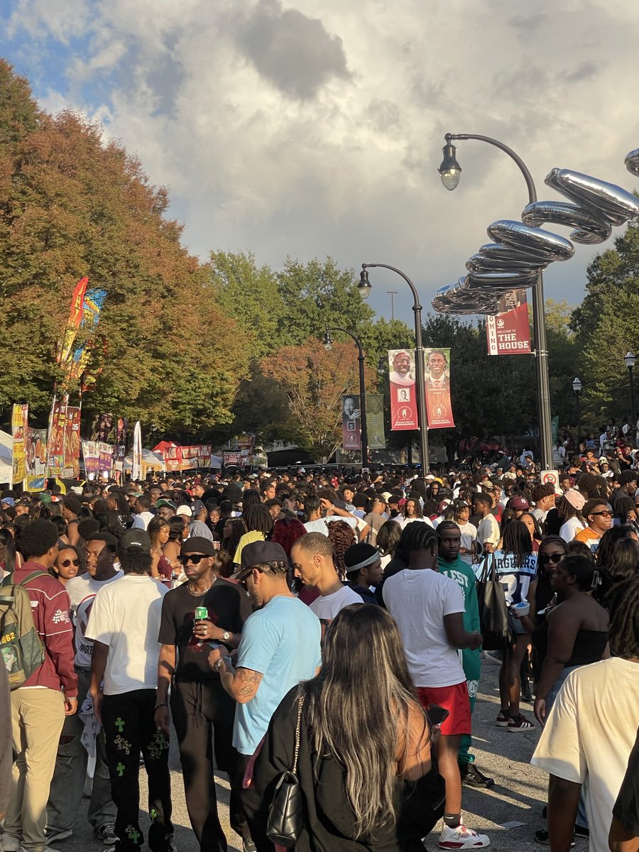 GeorgiaBoi_'s tweet image. SPELHOUSE X 10th Year Sandz #SpelHouse #Homecoming
