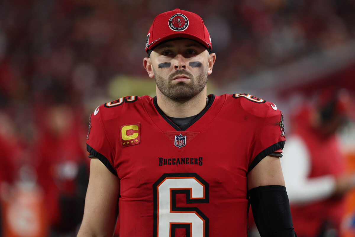 In the first 6 weeks og the NFL season: 

Mayfield in 2025            Brady in 2020
5-1                             W-L                       4-2
1,539                        YDS                     1,541
66.2%                    COMP %             64.1%
12-1                         TD-INT                 14-4
108.35           PASSER RATING        97.8

Baker Mayfield MVP season 📈👀