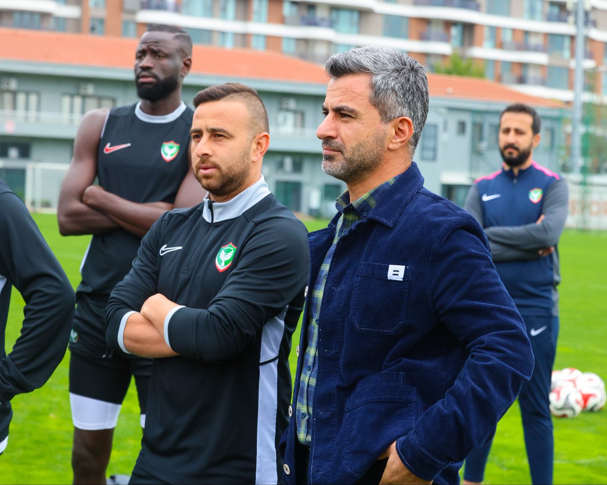 Kulüp Başkanımız Nahit Eren, bugün İstanbul’da gerçekleştirilen antrenmanı ziyaret ederek teknik heyetimiz ve futbolcularımızla bir araya geldi.

Serikspor maçı hazırlıklarını sürdüren takımımıza başarı dileklerinde bulunan Başkanımız, çalışmalar hakkında teknik ekibimizden bilgi