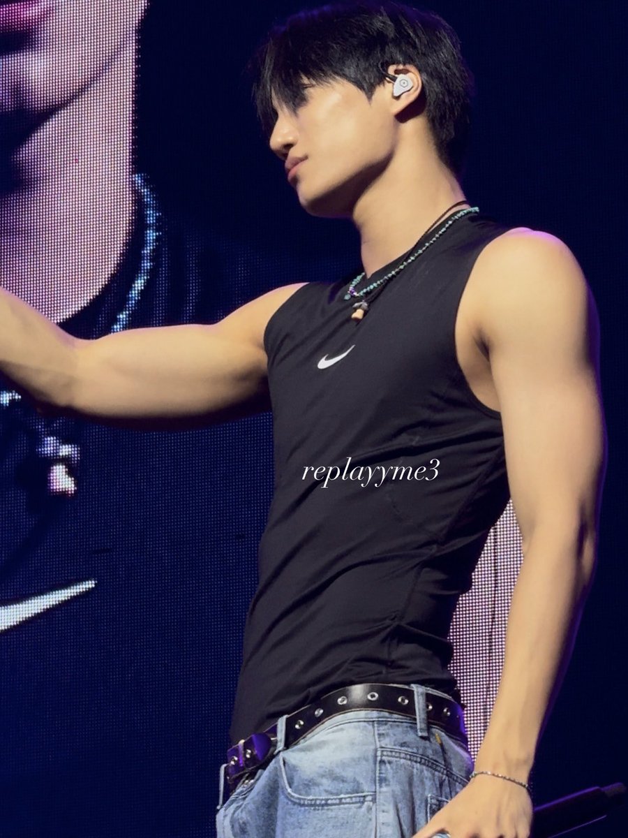 얇은데 탄탄하고 두툼해 그래서 섹시해 몬지 알지?

250621 KAION in Singapore

#카이 #종인 #카이온 #KAI #Jongin #KAION #KAIONinSingapore