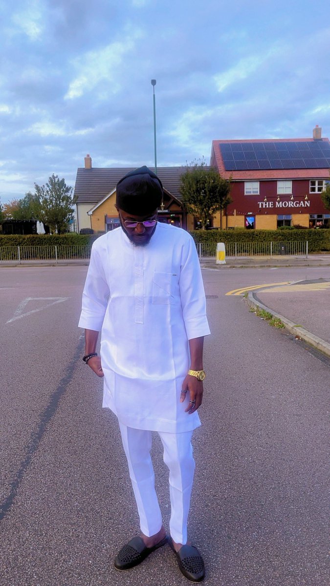 Damilolakzed's tweet photo. SUNDAY 🌹 https://t.co/QHyvoNIJqH