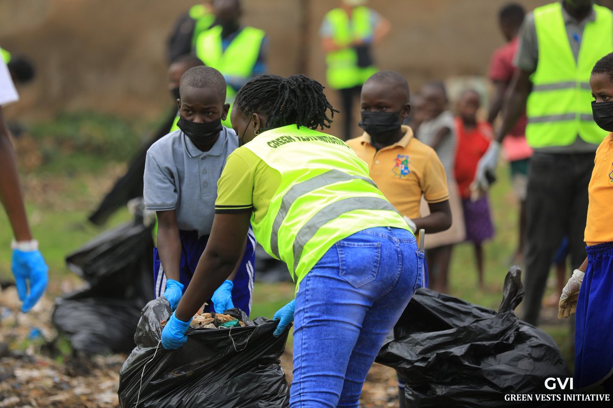 greenvestsug's tweet photo. The #Green_Vests_Initiative successfully conducted a community cleanup aimed at promoting environmental hygiene and sustainable living. We appreciate every volunteer who contributed their time and effort toward creating a cleaner and healthier environment.
#Cleanercommunities https://t.co/DS0hTZLruX