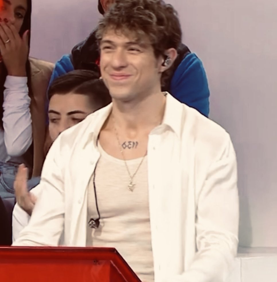 maryxlentamente's tweet photo. L’Italia è una Repubblica fondata sul talento,la bravura e la bellezza di Irama. https://t.co/7tFPVMb7nN