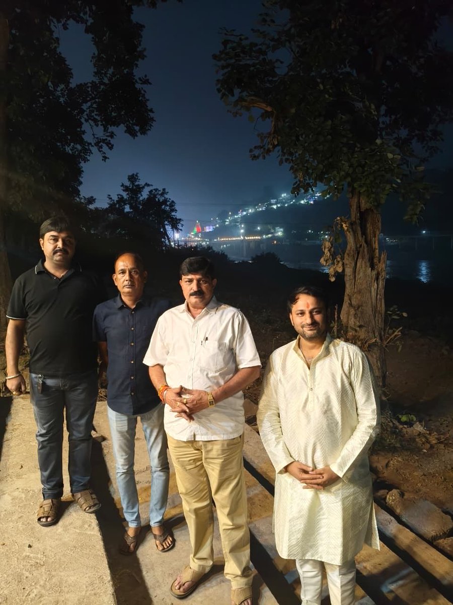 RakeshGbjp's tweet image. आज ओंकारेश्वर स्थित धनपति भगवान श्री कुबेर भंडारी एवं विभिन्न मंदिरों में साथियों सहित पहुँच कर दर्शन किए ।

नर्मदे हर 🙏🏻🌹

#nagarpalikabarwaha
#Barwaha
#rakeshgupta