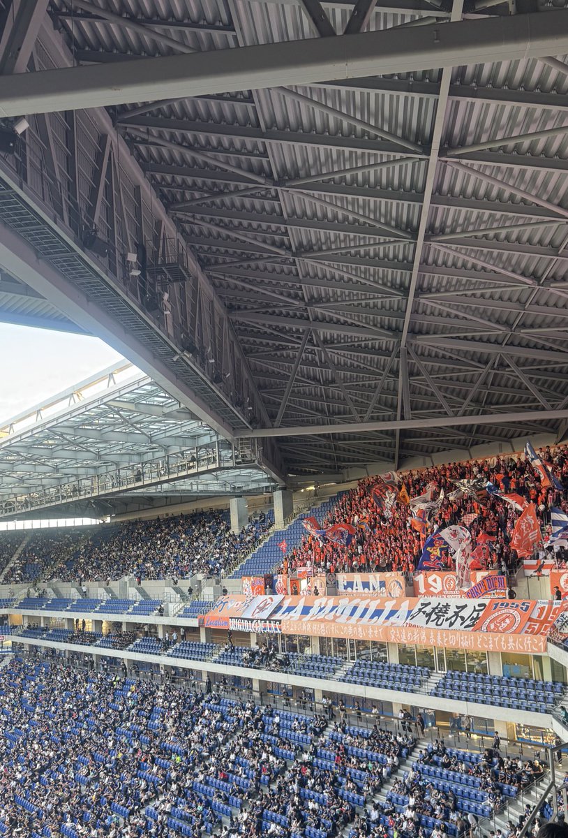 s_knt42's tweet image. 25.09.27
やっとやっと念願スタメンの試合現地で見れた😭😭しかもフル出場🥲🫶🏻

けど今年まだ現地で試合後に笑顔を見てない気がする
毎回どの席でもゴール入ったら周りの人たちがハイタッチしてくれてほんまに嬉しいのに悔しいことばっか😔

#橋本健人
#アルビレックス新潟