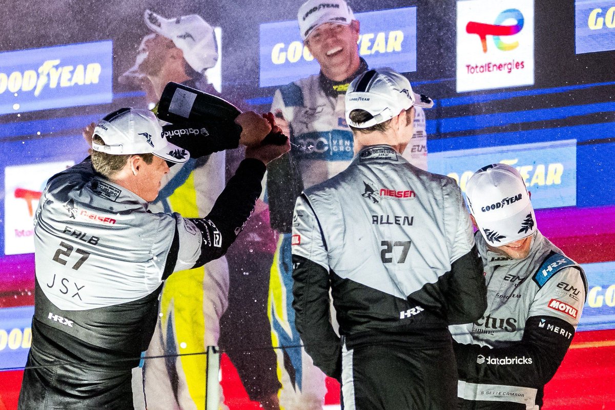 This time              This time
last year                last night 

#ELMS | #4HPortimao