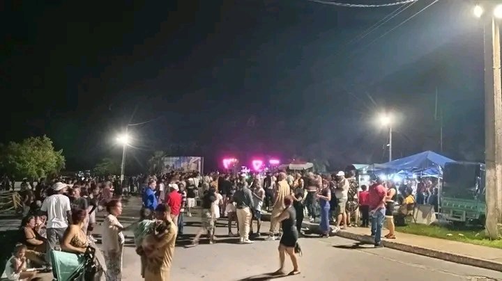Portal_Gob_Isla's tweet image. Noches pineras, el malecón activado con varias ofertas y música para todas las edades en la #IsladelaJuventud #SentirPinero #PoderPopular