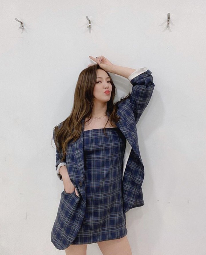 Plaid perfection 💙✨ Serving confidence and charm, one check at a time!

#HYOYEON #김효연 #효연 #SNSD #girlsgeneration #Soshi #GG #소녀시대 #GG4EVA